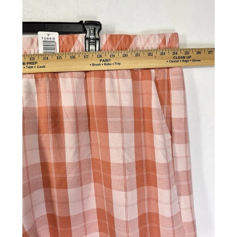 Torrid 5 Inch Seersucker Shorts Size 4 4x/26 Orange Plaid Pull On High Rise NEW - Picture 6 of 8